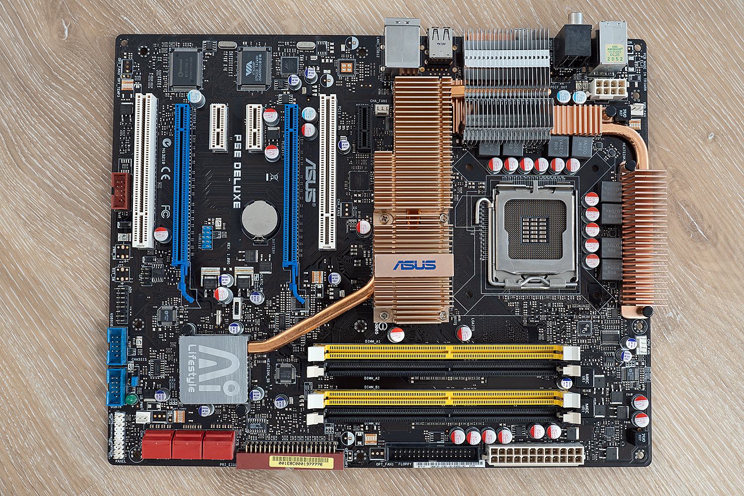 Asus_P5E Deluxe_1.jpg