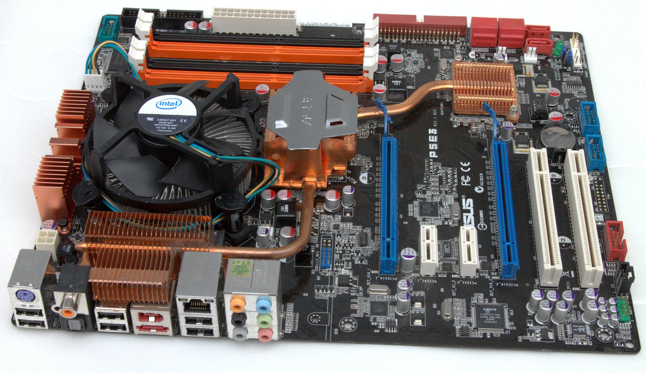ASUS_P5E3_1695.jpg