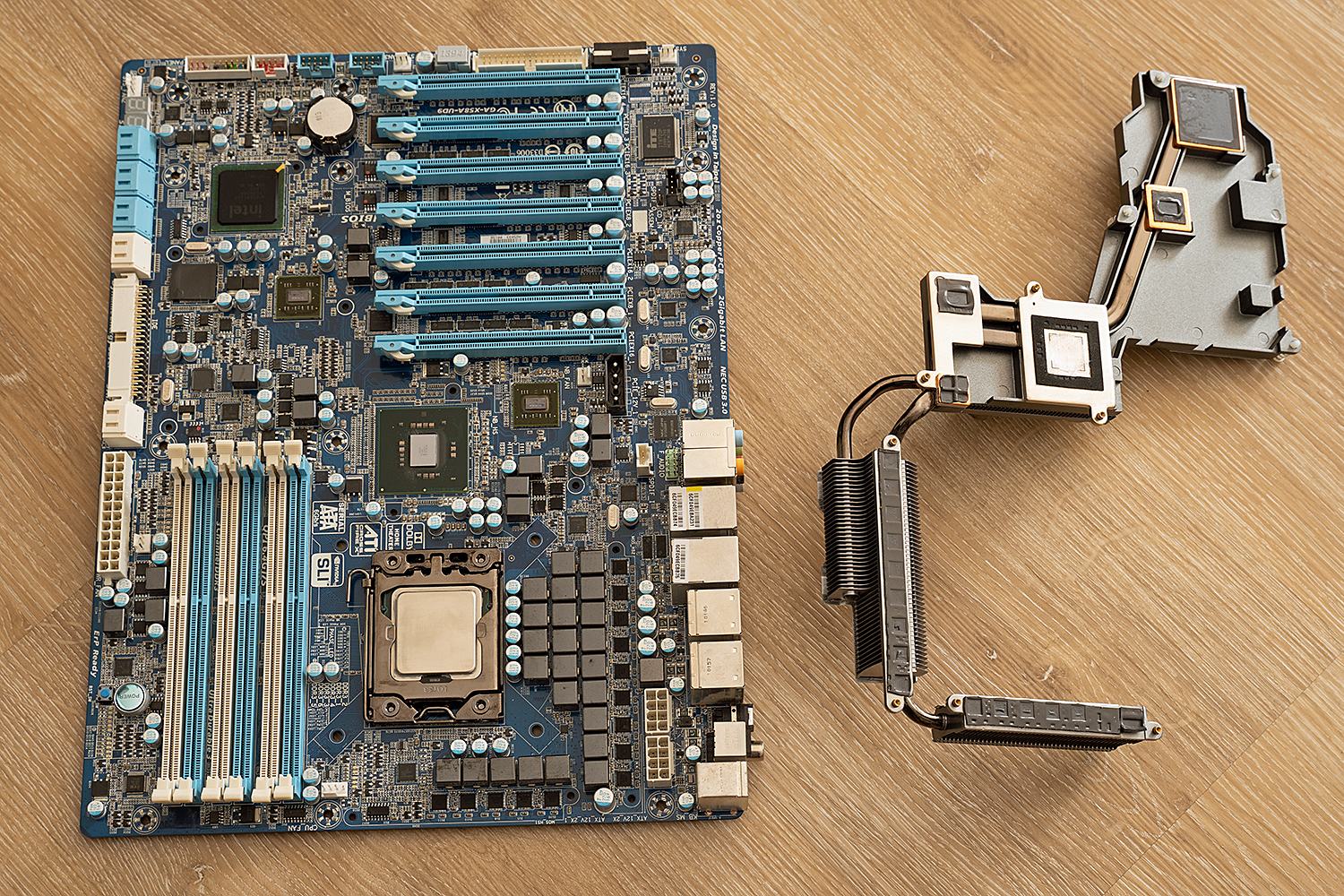 gigabyte_x58a_ud9_komplett_nackt.jpg