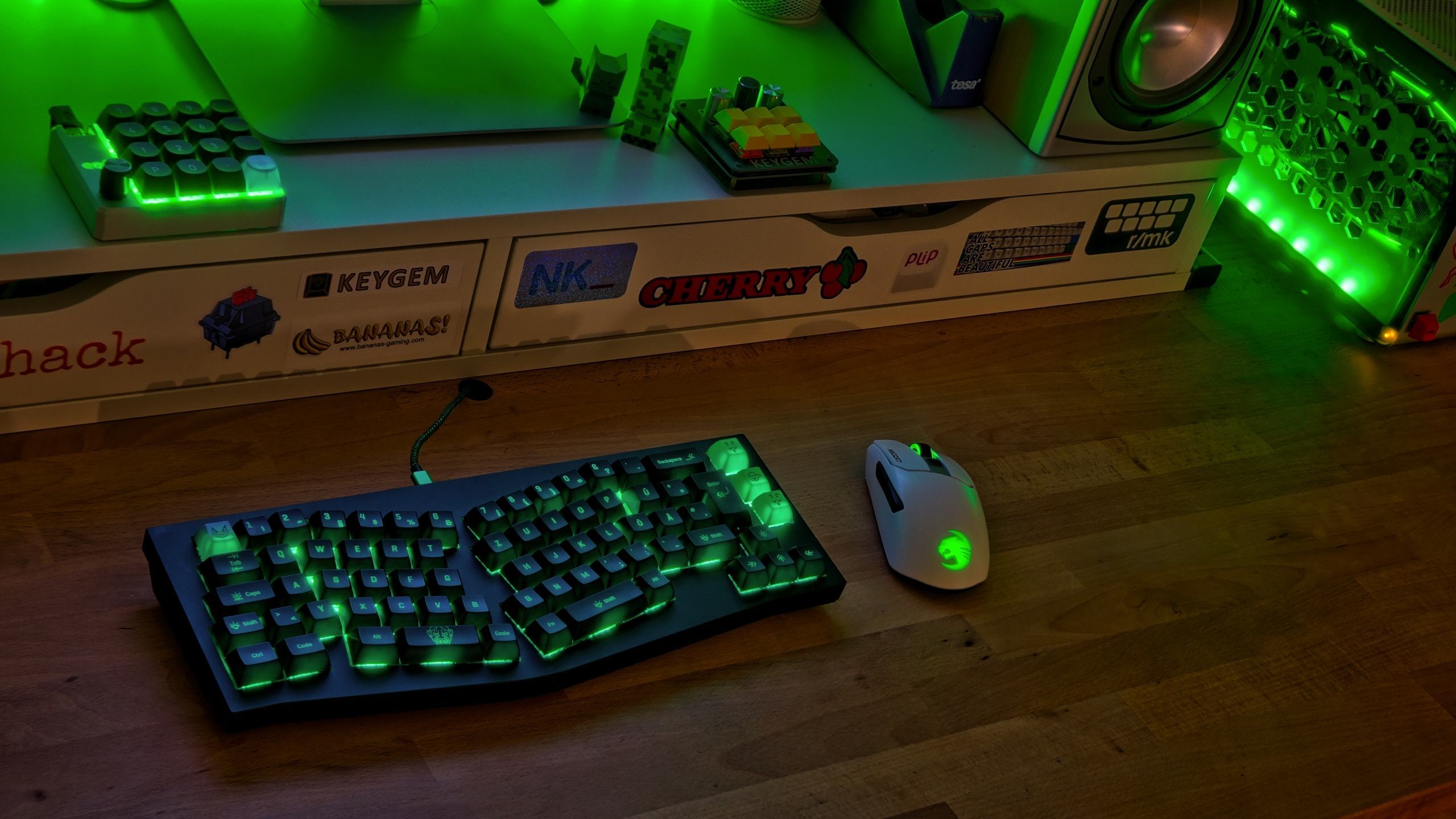 KAT-Cyberspace-backlight-gruen.jpg