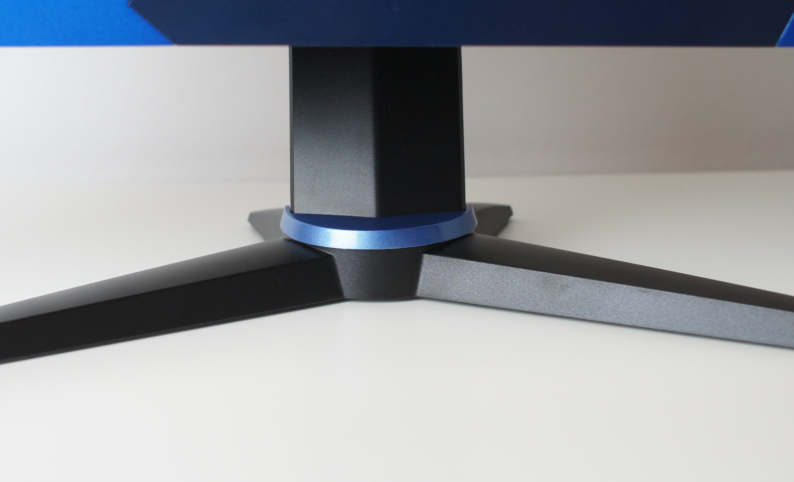 monitor_detail.jpg