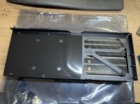 MSi RTX 5090 Ventus Demontage Lukü (4) klein.jpg