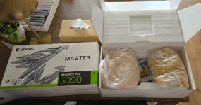 Statt Nvidia-GeForce-RTX-5090 waren Reis+Nudeln im Karton.jpg